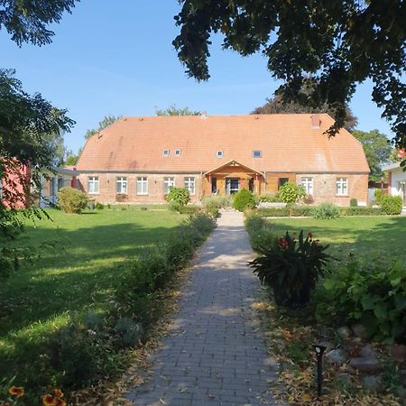 Hotelpension Pfarrhaus Alt Schwerin Exteriör bild