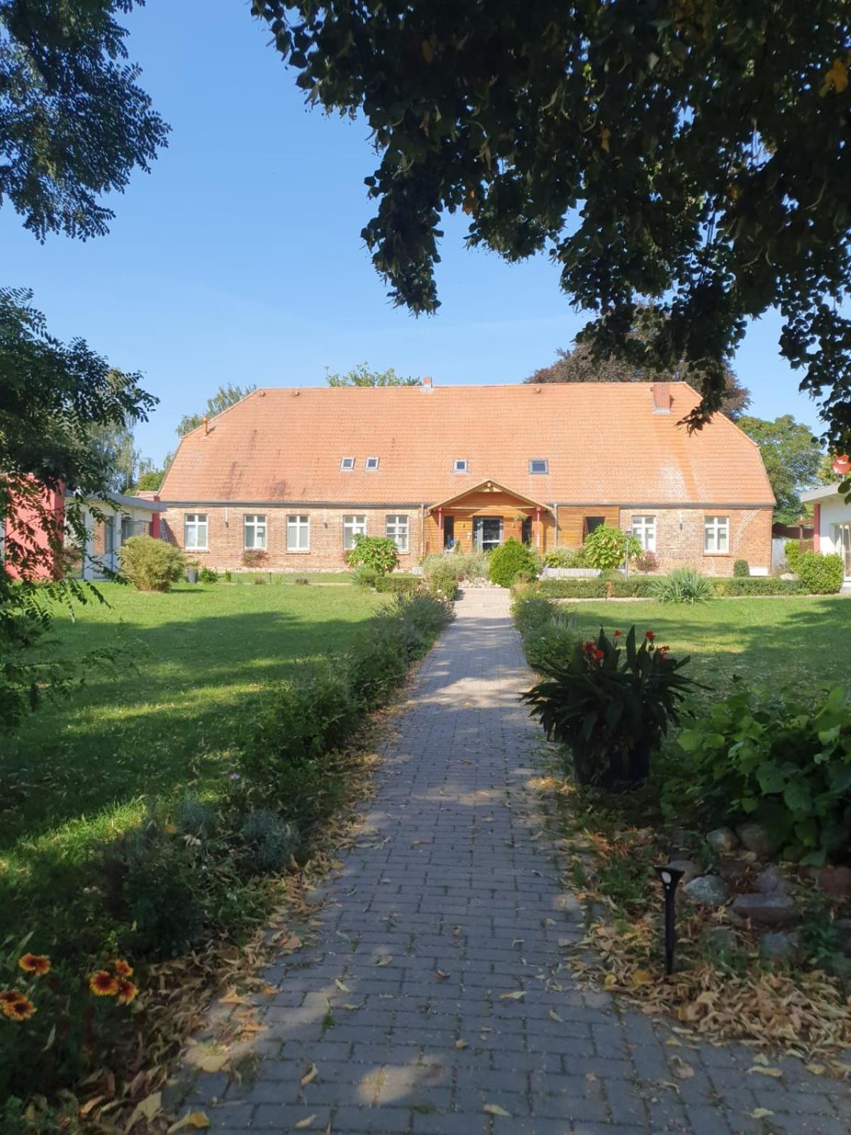 Hotelpension Pfarrhaus Alt Schwerin Exteriör bild