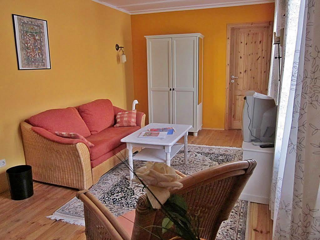Hotelpension Pfarrhaus Alt Schwerin Exteriör bild